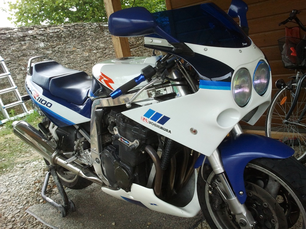 VDS 1100 GSXR blanc/bleu de 1990 New-pot1_small-2b5e2f4