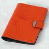 http://img74.xooimage.com/files/a/4/e/agenda-cuir-orange-29931c3.jpg